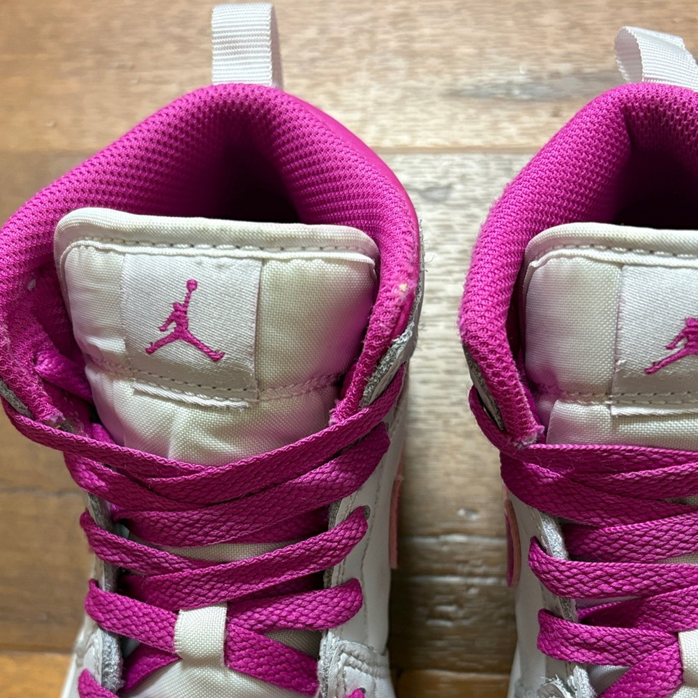Air Jordan 1 Mid Pink White High-Top Sneakers Sz 1Y fd8781-500 - Picture 3 of 9